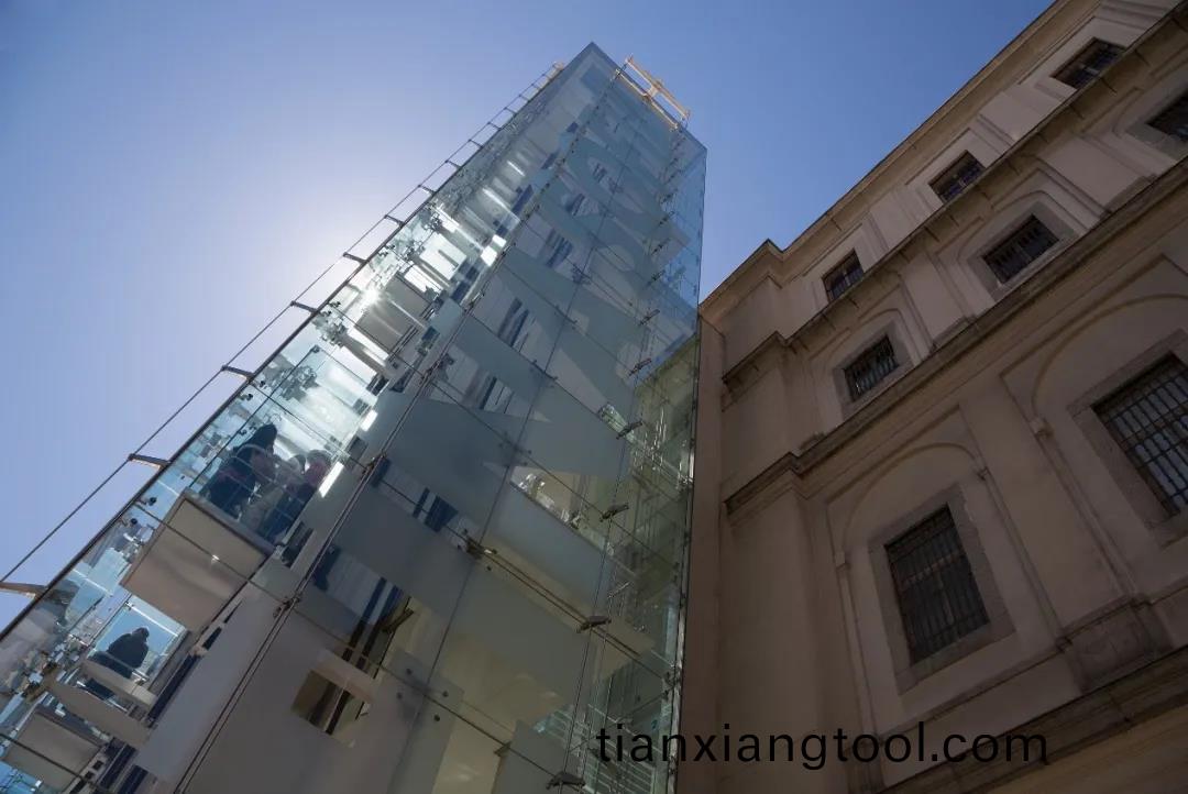 載(zai)貨(huo)電梯