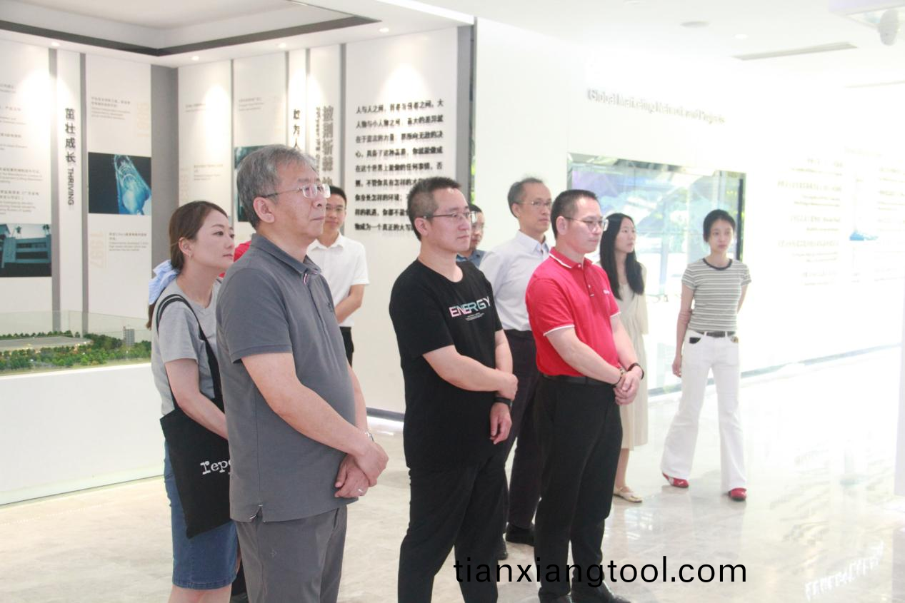 快意(yi)電(dian)梯(ti)迎(ying)中(zhong)國(guo)特檢院(yuan)專(zhuan)傢，共探(tan)電梯安全(quan)新高度！ 